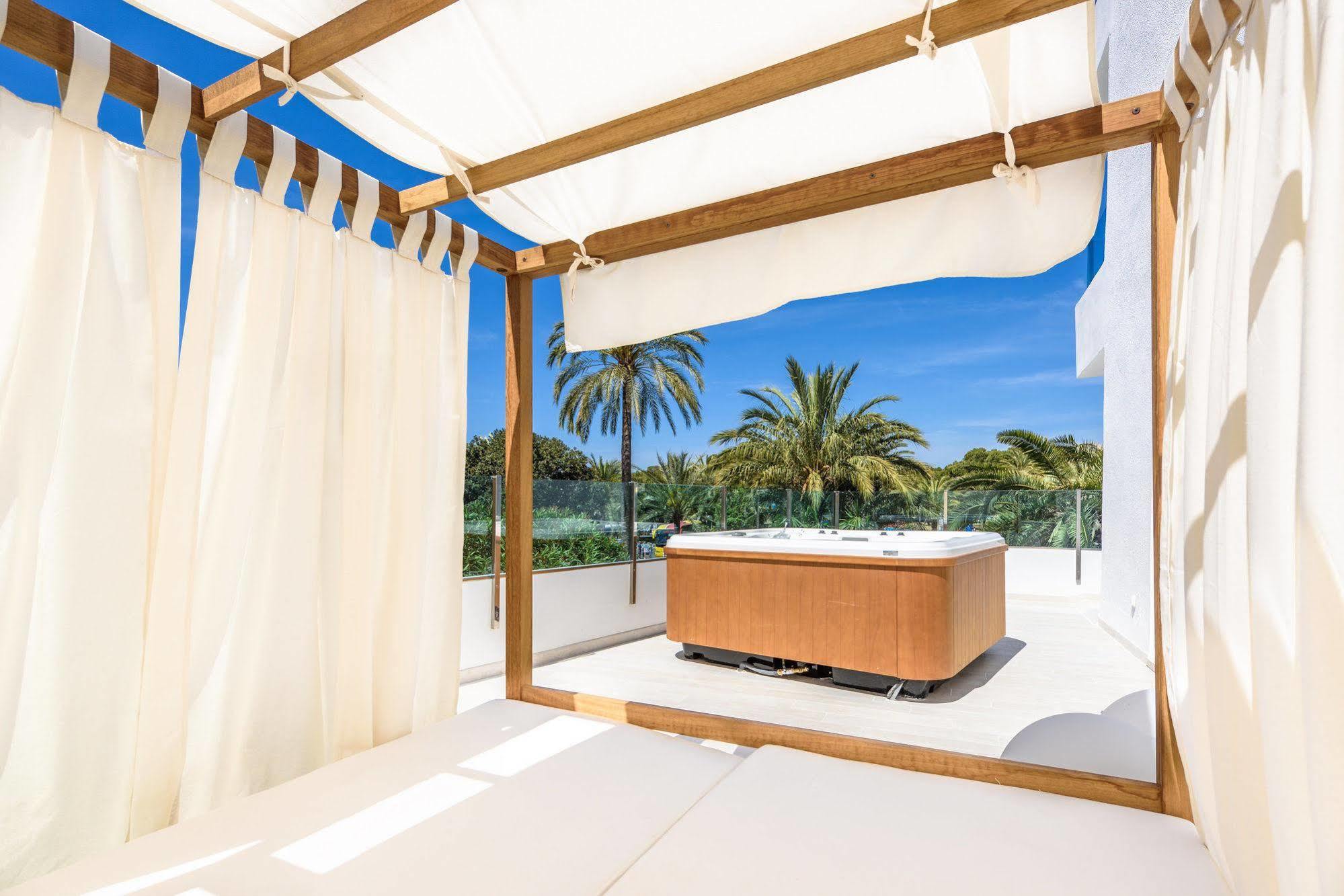 Plaza Boutique - Adults Only. 4*