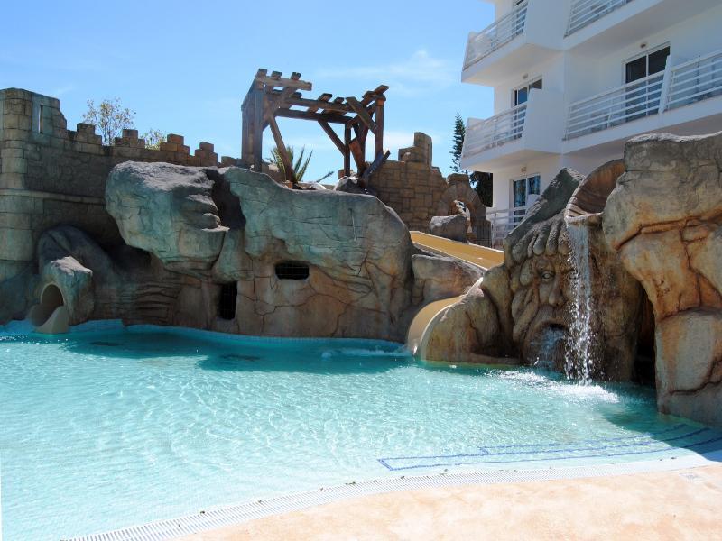 Apartment Pirates Village