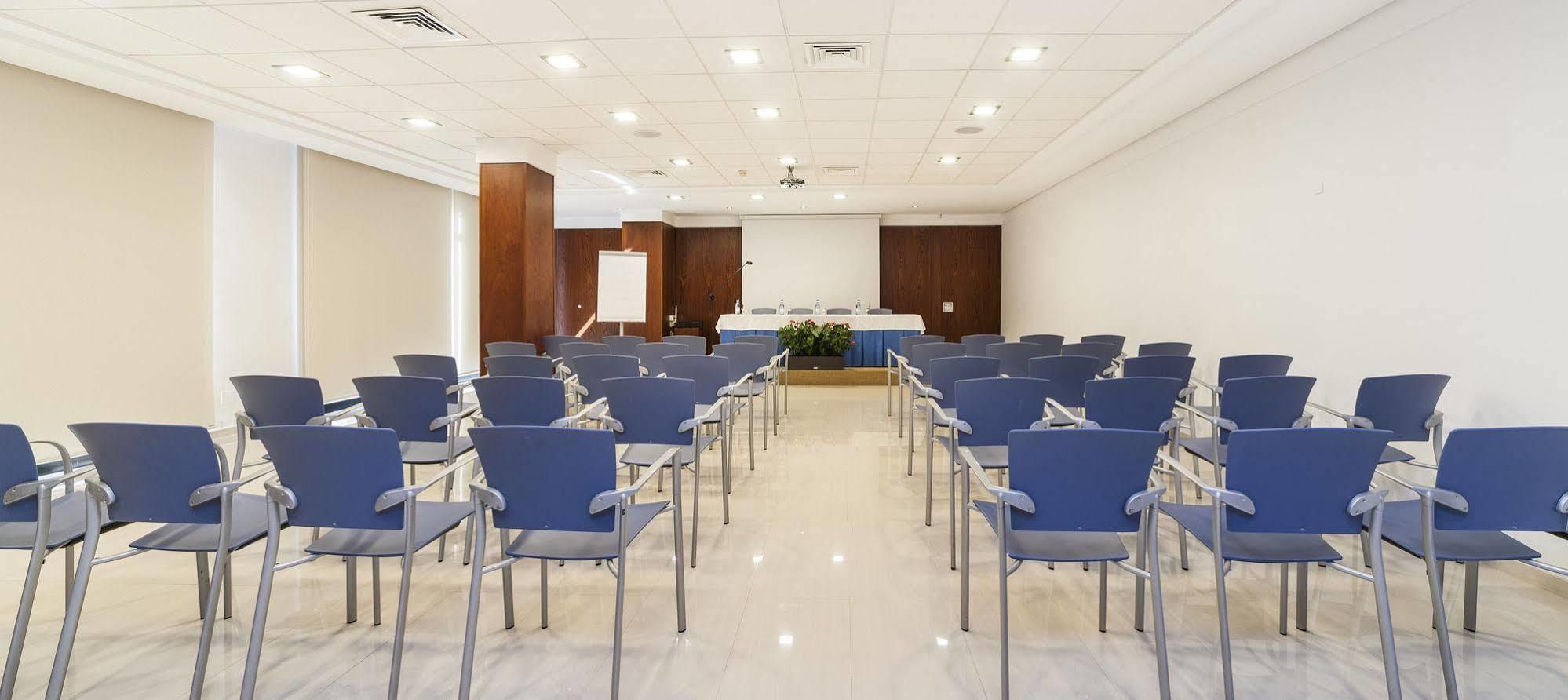 Hotel Globales Park 4*