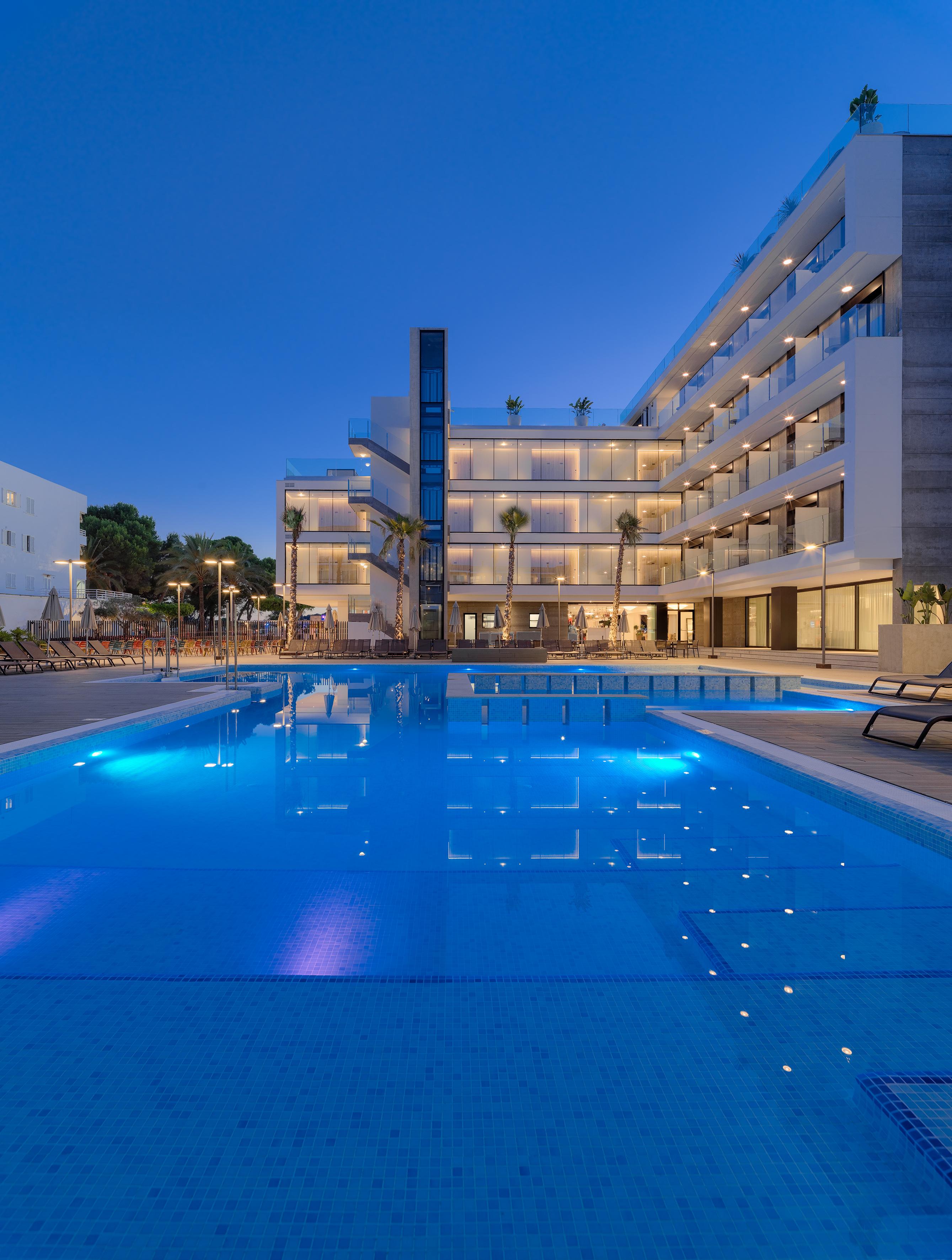 H10 Casa Del Mar 4*
