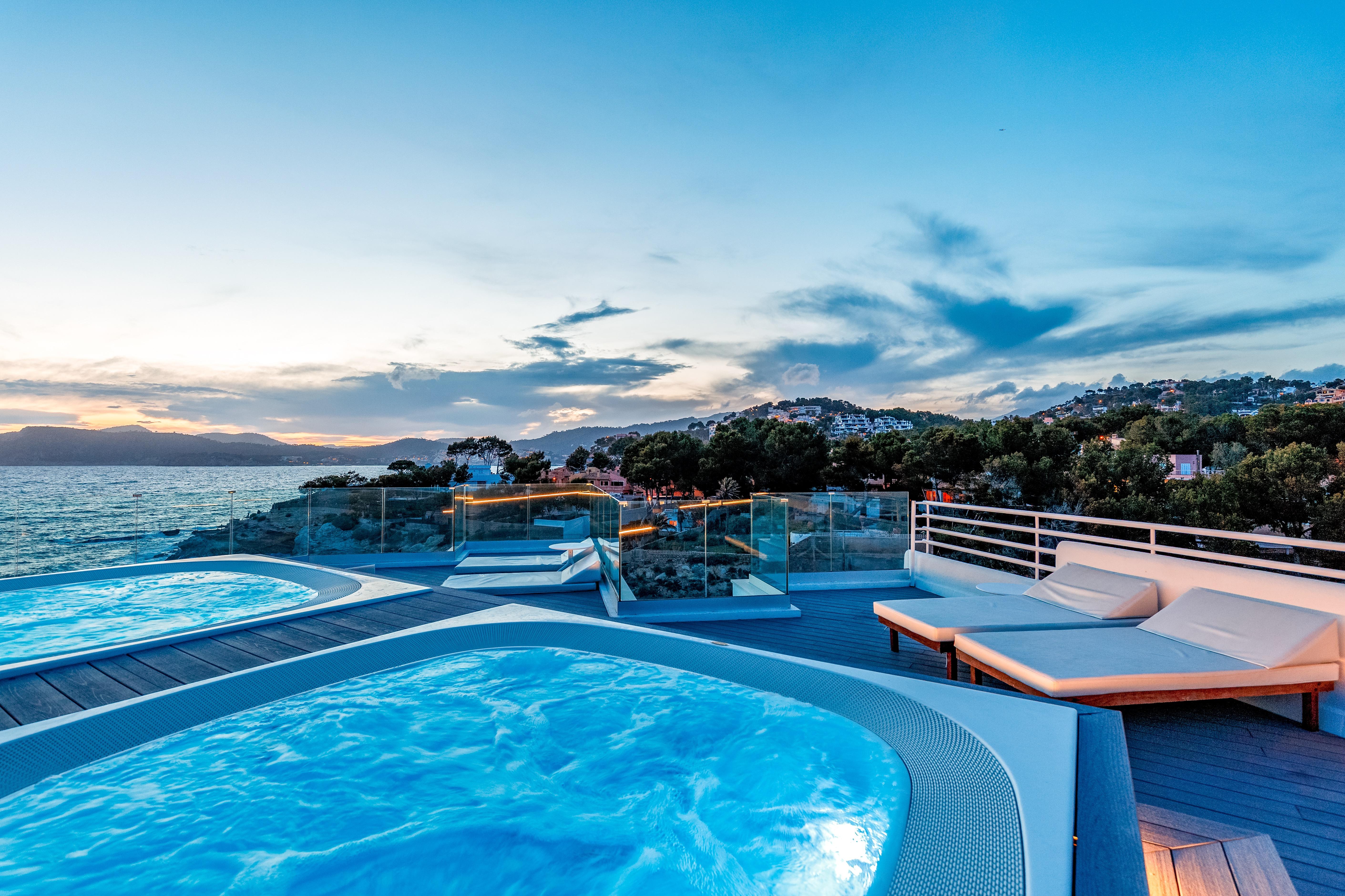 Hotel Fergus Style Cala Blanca 4*