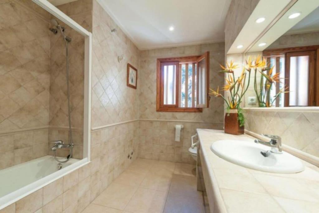 Marta, A Fantastic By The Sea Villa Santa Ponsa