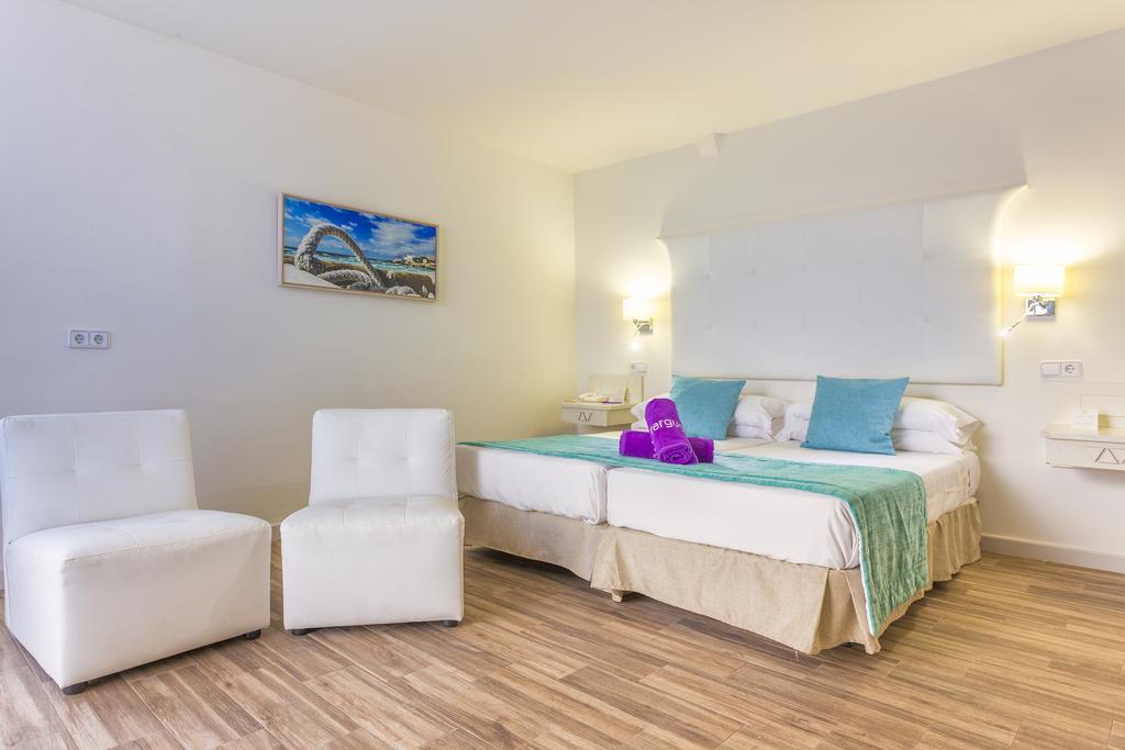 Hotel Fergus Style Cala Blanca 4*